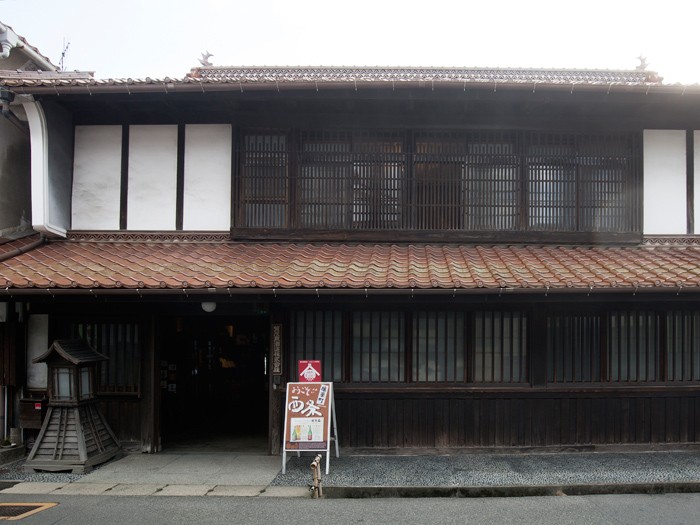 広島 日本酒造りの理想郷で蔵見学と日本酒の試飲を 賀茂泉酒造株式会社 Next Trip West Japan Setouchi