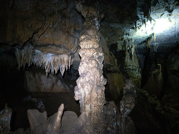 The entrance is a narrow hole. Turn around and slowly enter the cave.